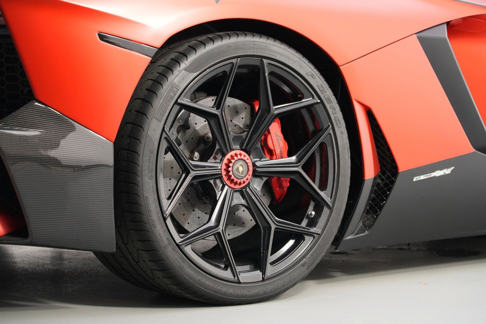 Used 2017 Lamborghini Aventador S image 89