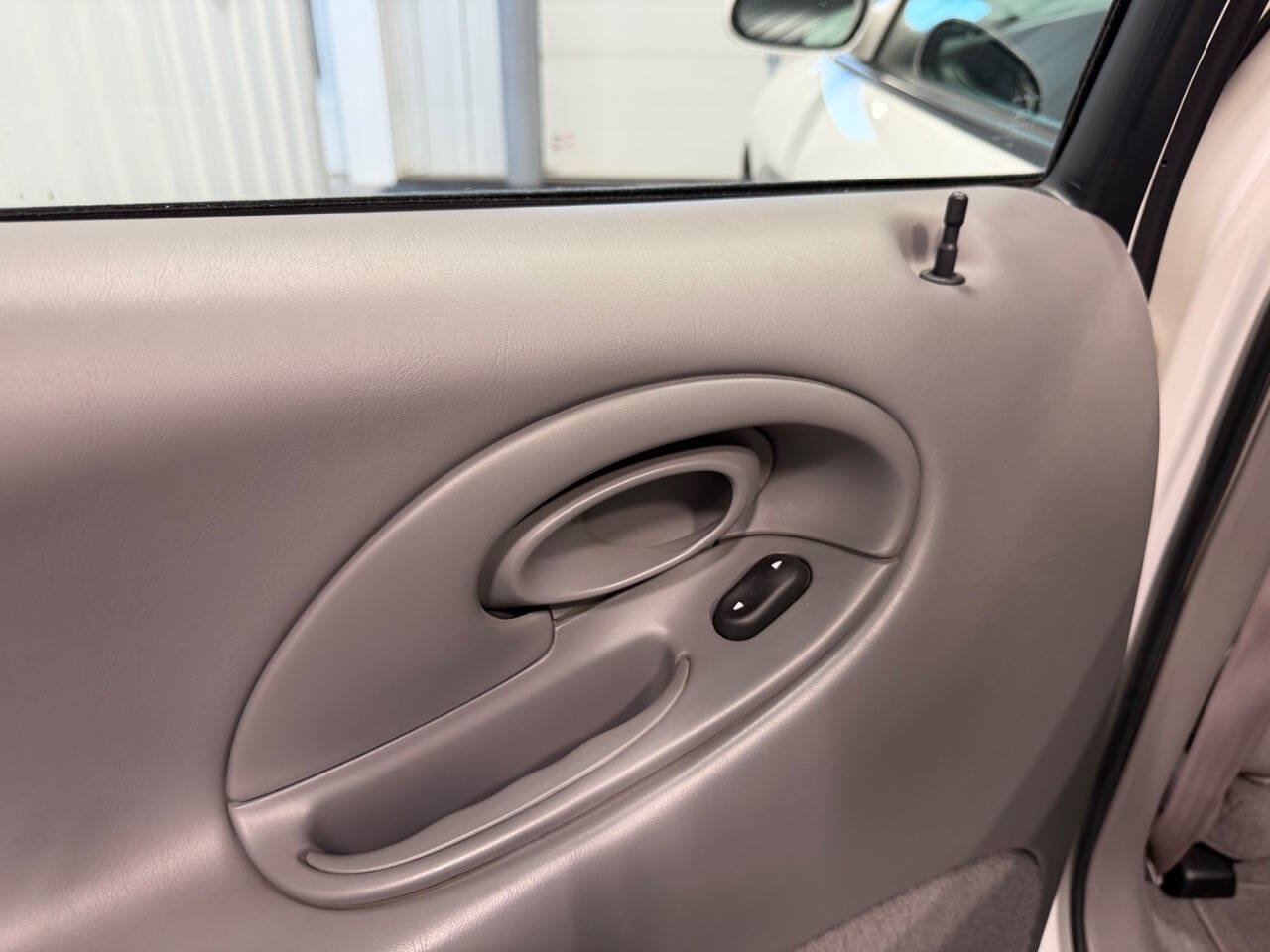 Used 1997 Ford Taurus SHO FWD image 30