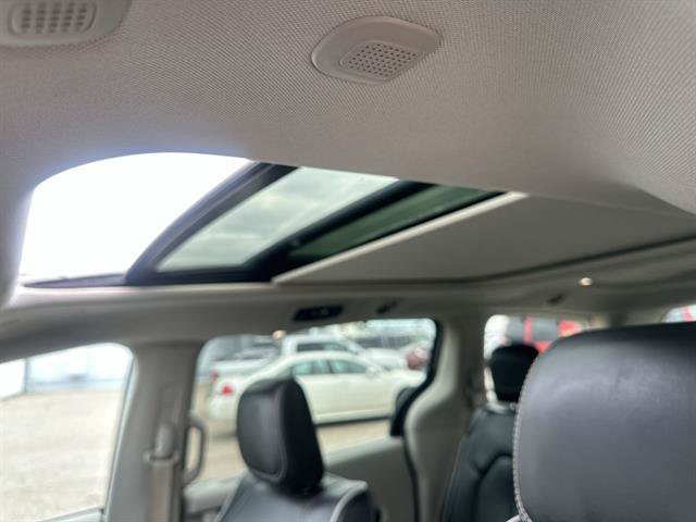 Used 2024 Chrysler Pacifica Limited FWD image 16