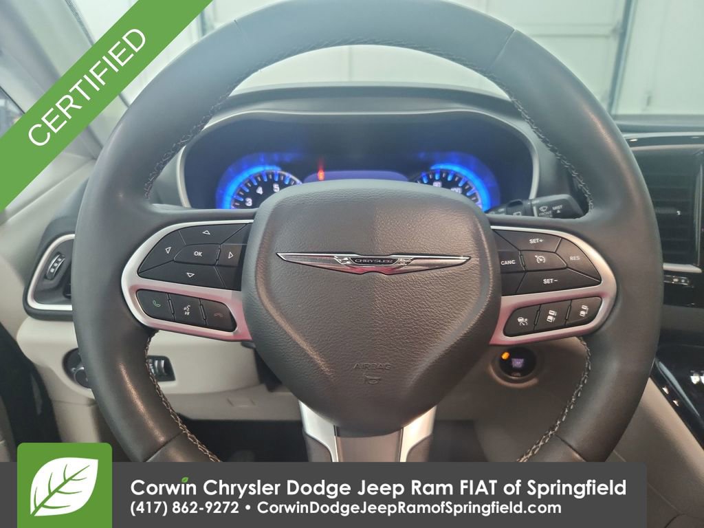 Certified 2022 Chrysler Pacifica Touring-L image 22