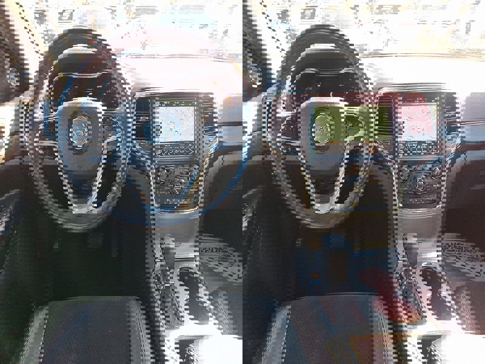 Used 2018 Jeep Grand Cherokee Altitude image 11