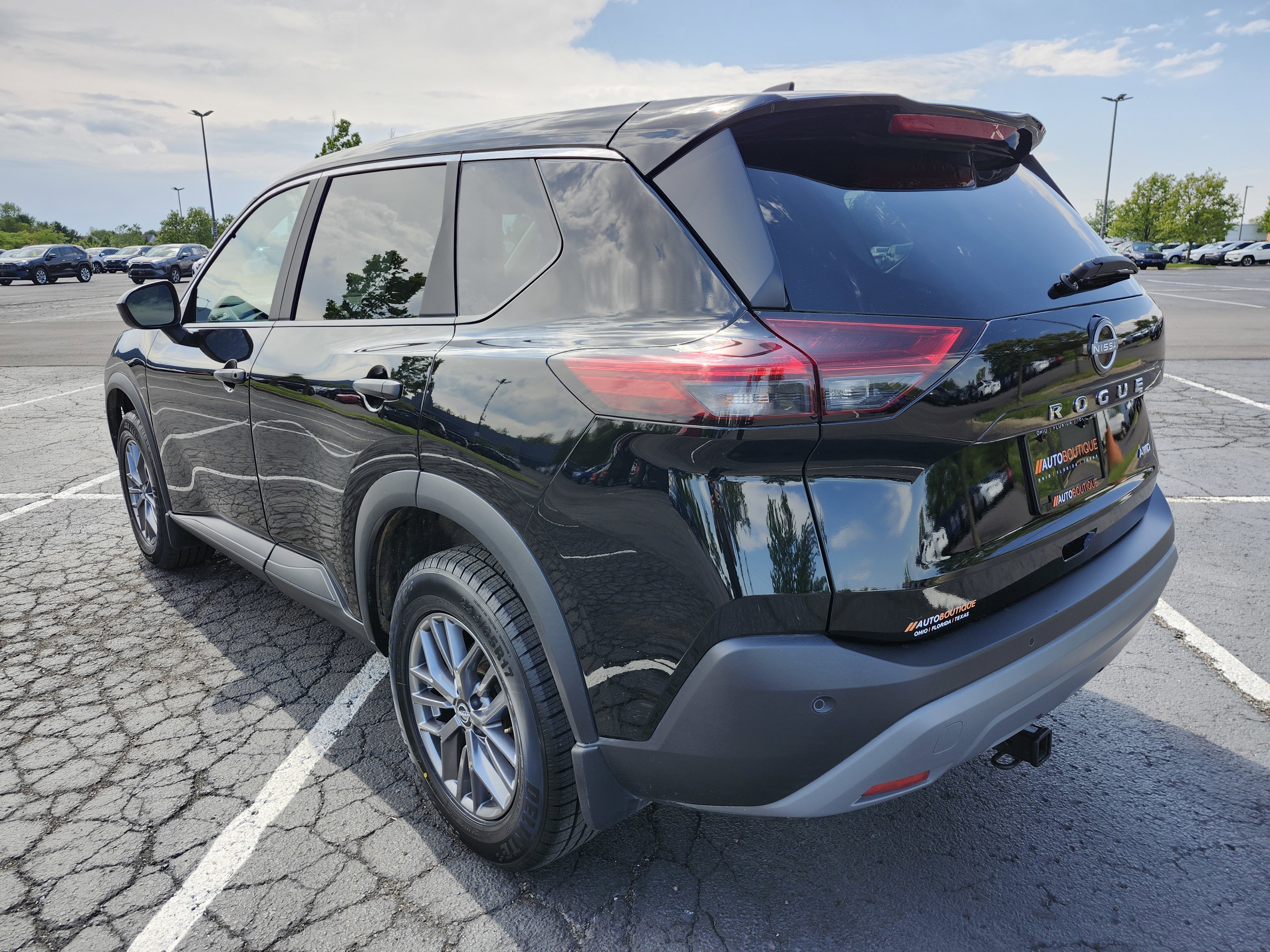 Used 2023 Nissan Rogue S AWD/4WD image 15