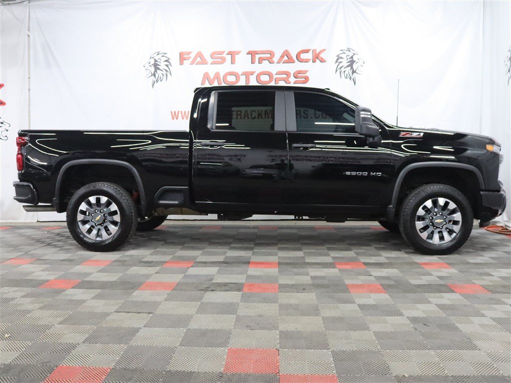 Used 2024 Chevrolet Silverado 2500 Custom w/ Custom Value Package AWD/4WD image 4