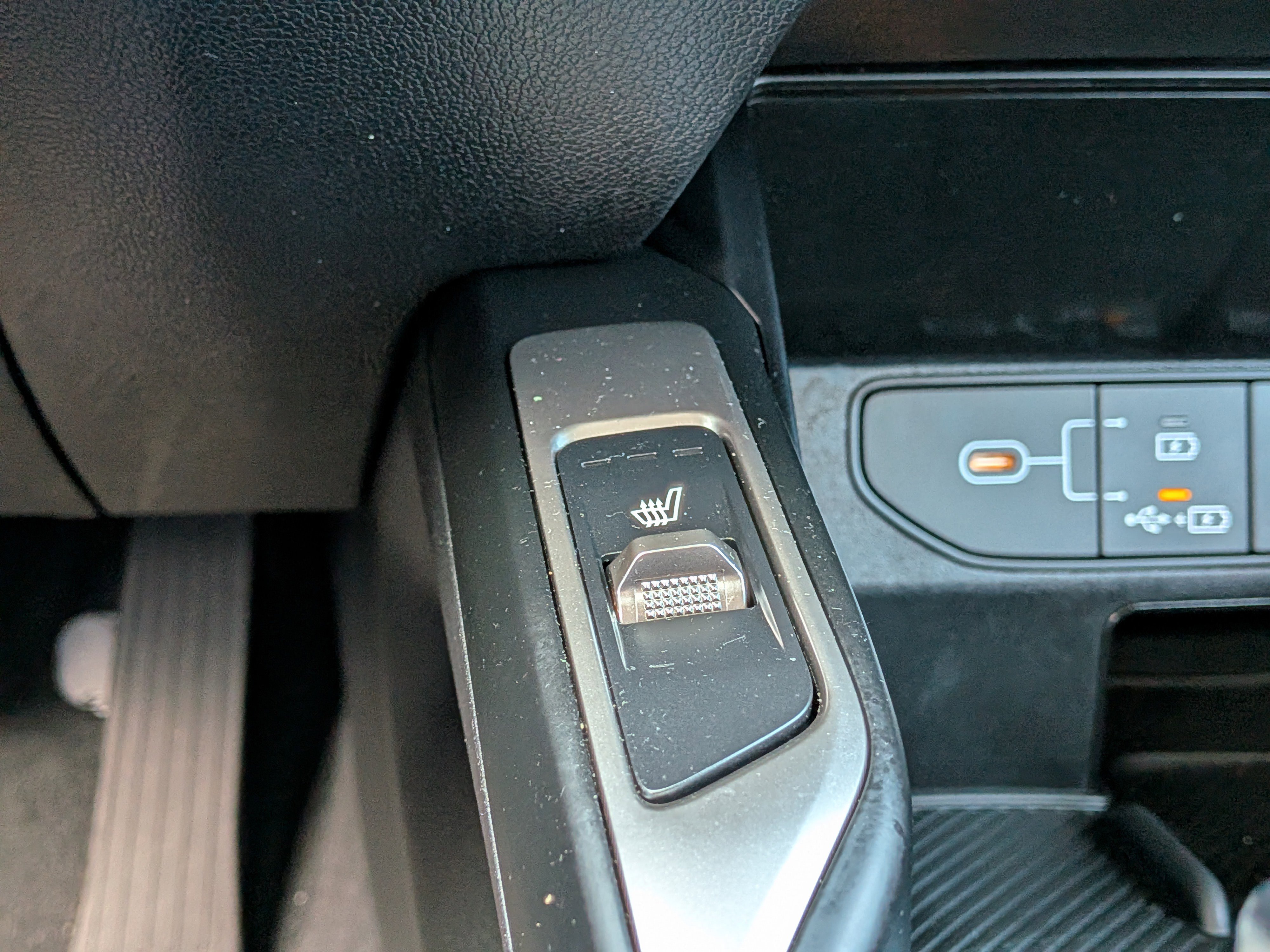 Certified 2025 Kia Sorento S image 36