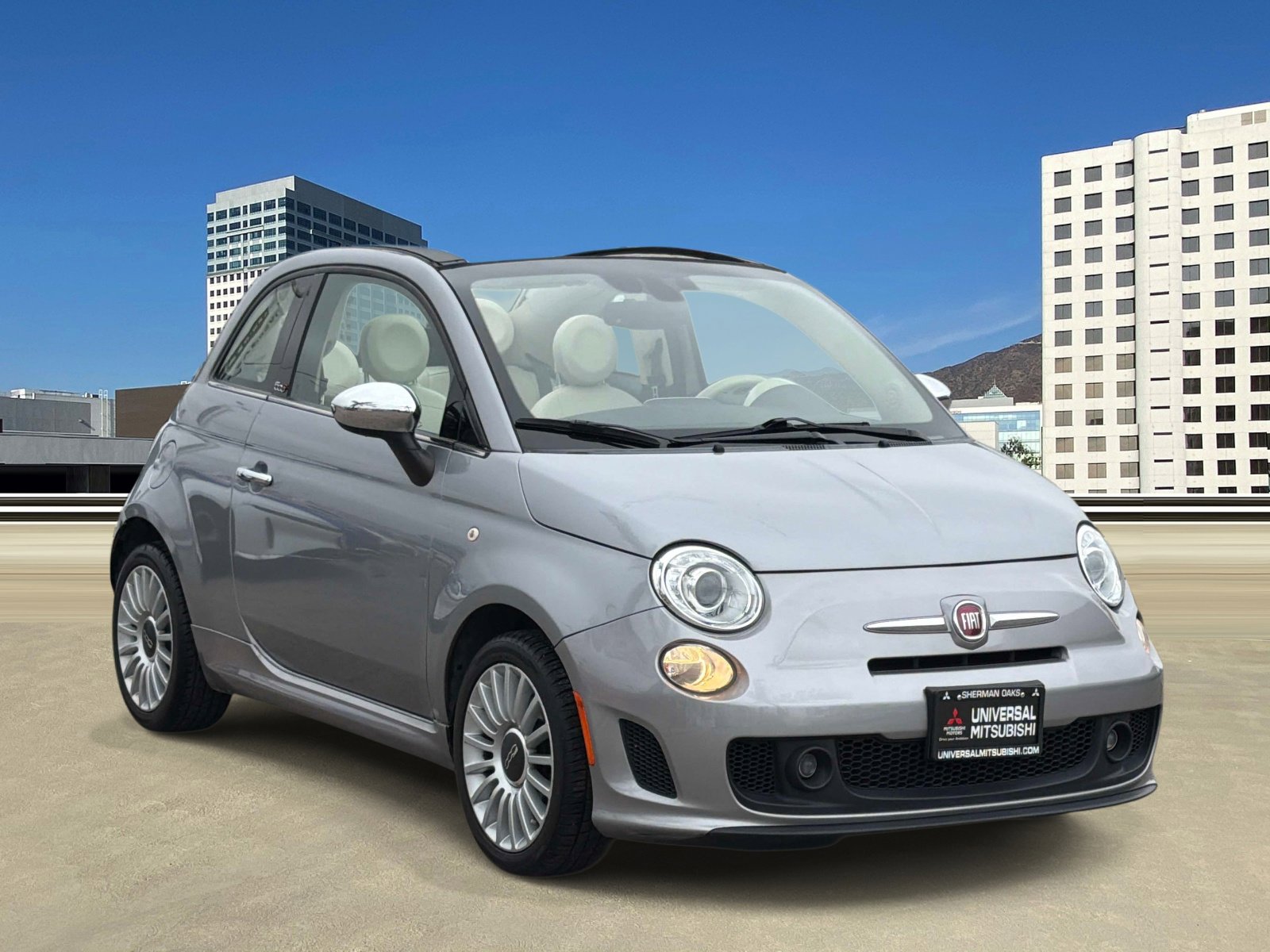 Used 2018 FIAT 500 Lounge FWD image 2