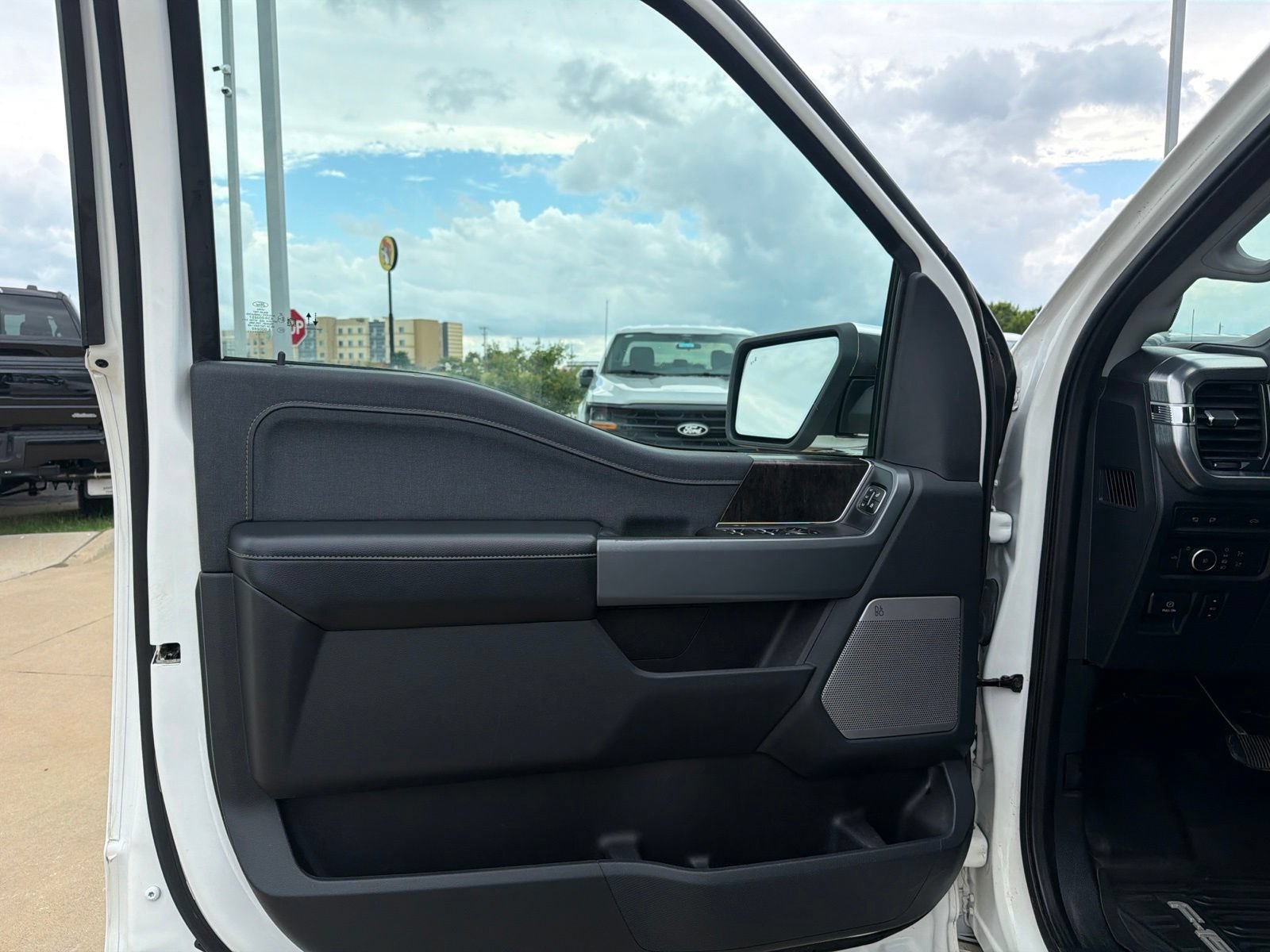 Used 2021 Ford F150 Lariat AWD/4WD image 14