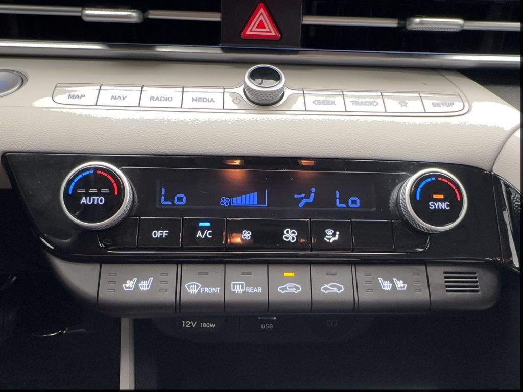 Used 2025 Hyundai Elantra Limited FWD image 31