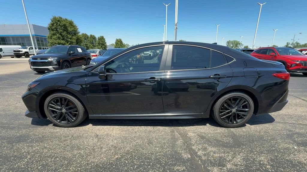 Used 2025 Toyota Camry SE w/ Convenience Package FWD image 5