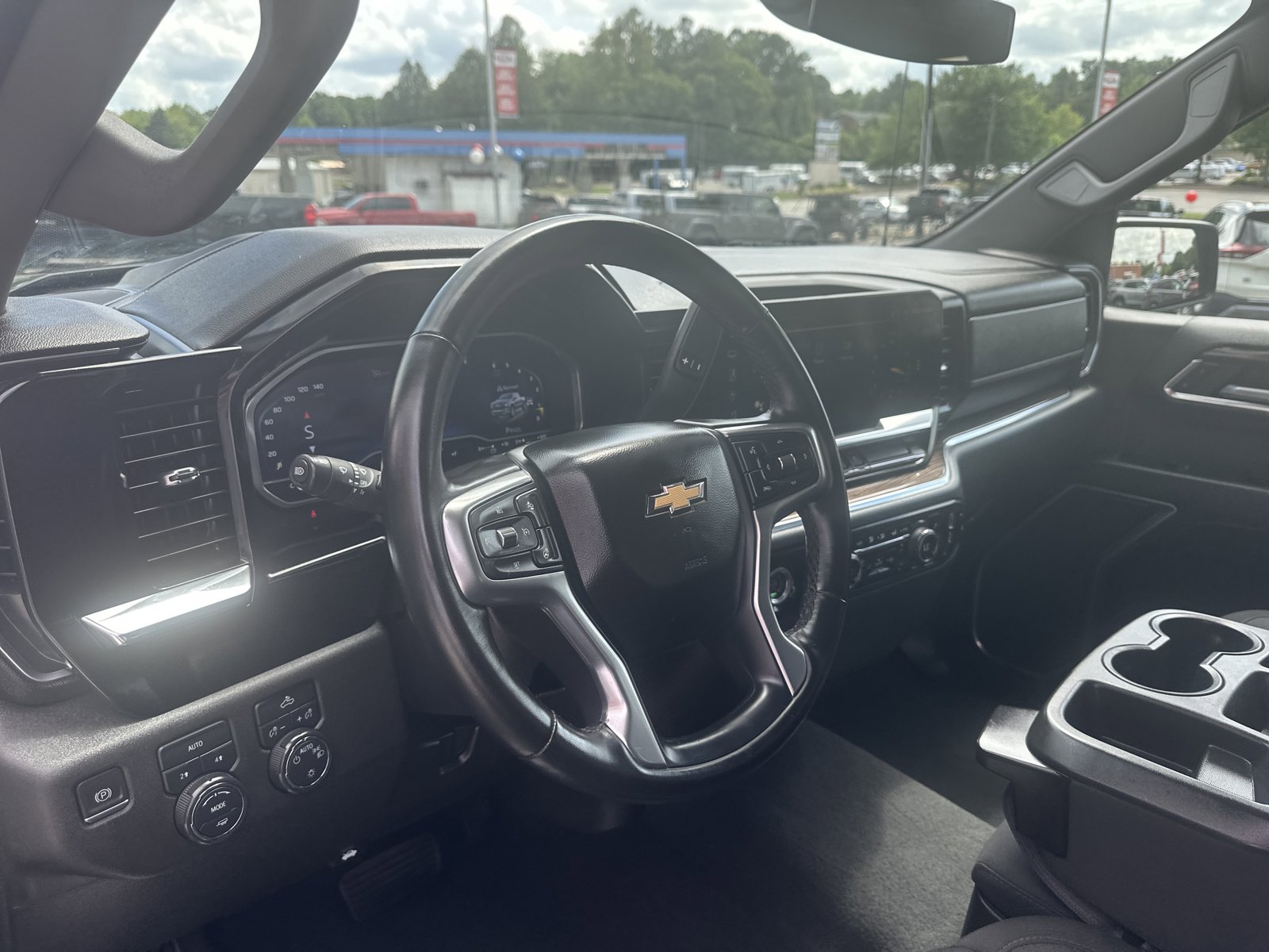 Used 2023 Chevrolet Silverado 1500 LT AWD/4WD image 24