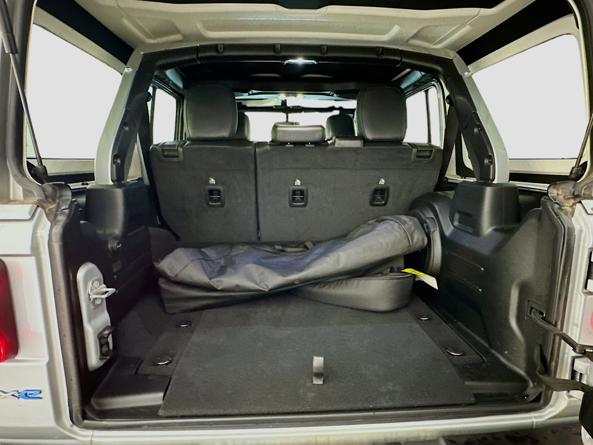 Used 2023 Jeep Wrangler Sahara w/ Cold Weather Group image 30