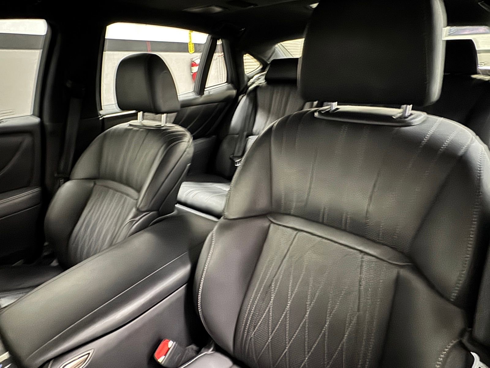 Used 2022 Lexus LS 500h AWD w/ Luxury Package image 25