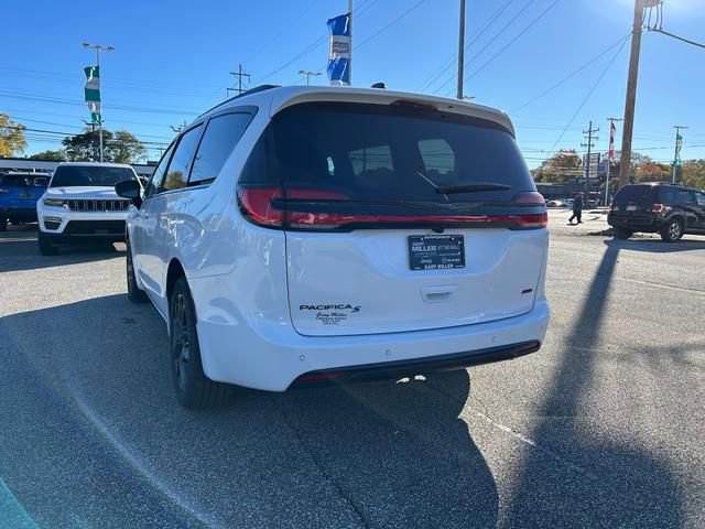 New 2026 Chrysler Pacifica Select image 5