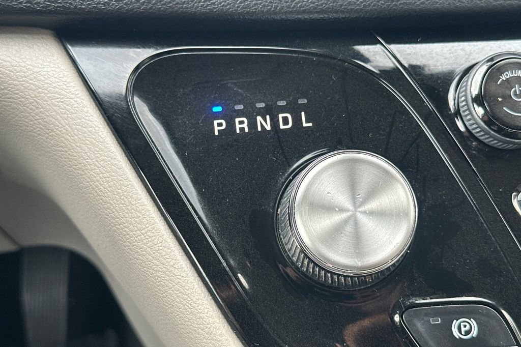 Used 2020 Chrysler Pacifica Touring-L w/ Premium Audio Group FWD image 27