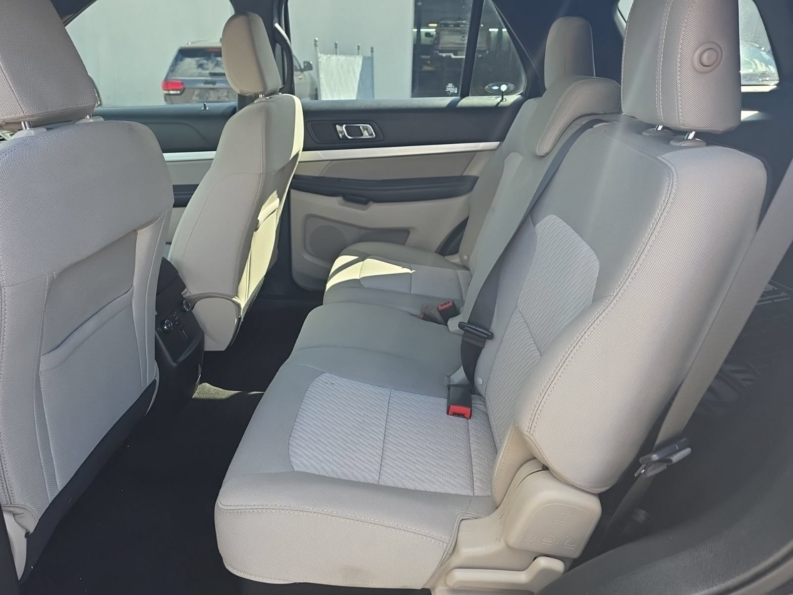 Used 2018 Ford Explorer 4WD image 11