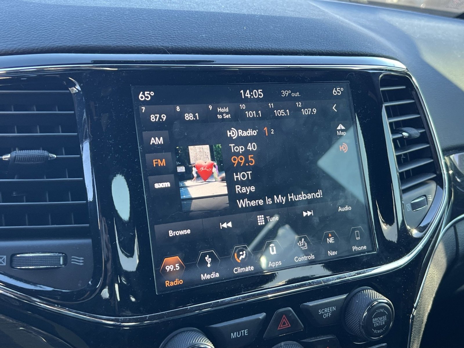 Used 2019 Jeep Grand Cherokee Trailhawk w/ Trailhawk Luxury Group image 18