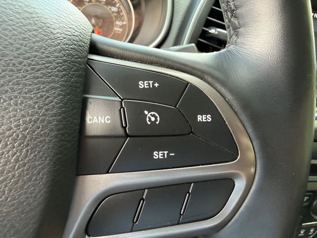 Used 2021 Jeep Cherokee Latitude Lux w/ Comfort/Convenience Group AWD/4WD image 14