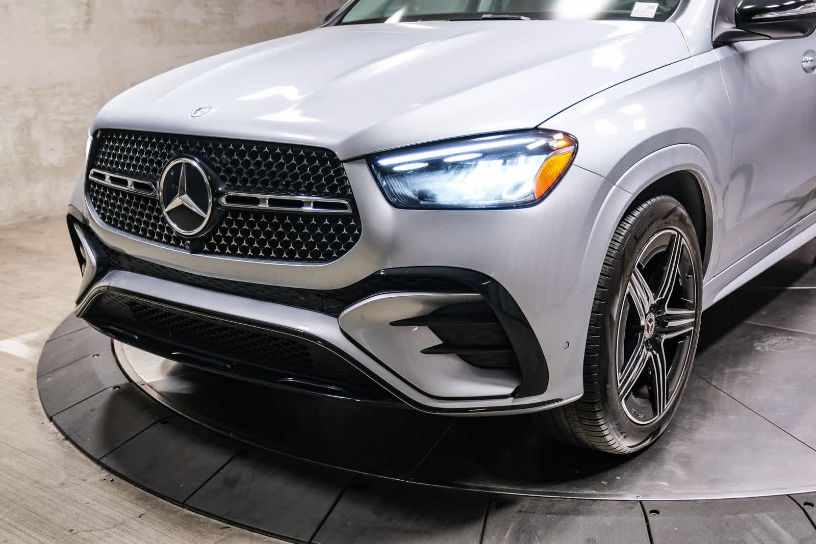 Used 2026 Mercedes-Benz GLE 450 4MATIC w/ Night Package image 11