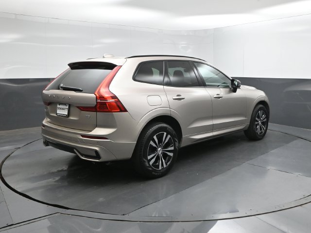 Used 2025 Volvo XC60 B5 Core AWD/4WD image 8