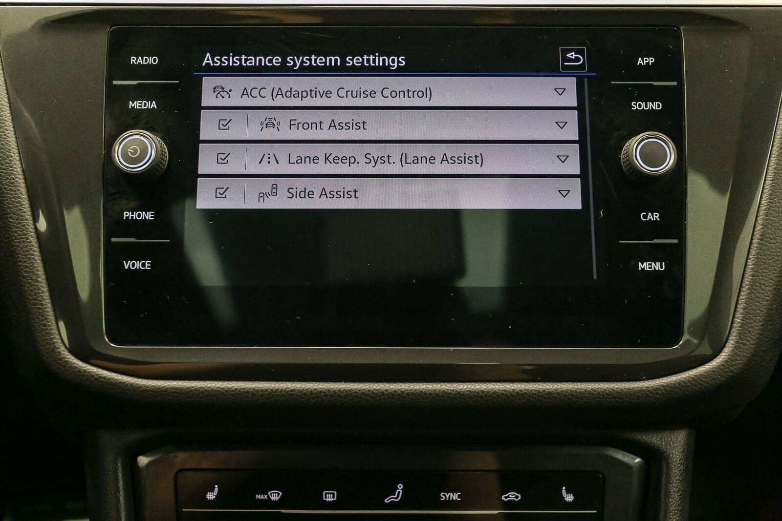 Certified 2024 Volkswagen Tiguan SE R-Line AWD/4WD image 34