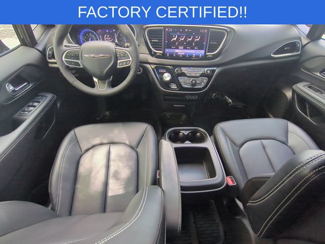 Used 2025 Chrysler Voyager LX FWD image 30