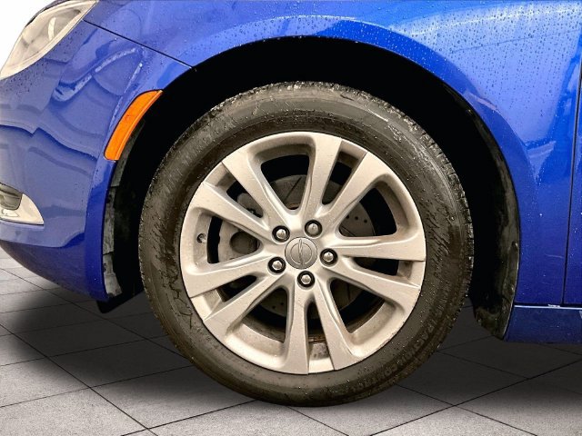 Used 2015 Chrysler 200 Limited FWD image 9