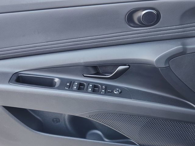 Certified 2025 Hyundai Elantra SEL image 18