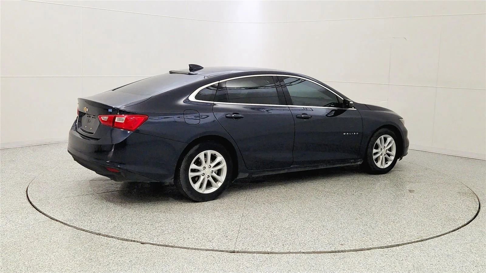 Used 2018 Chevrolet Malibu Hybrid w/ Driver Confidence Package image 7