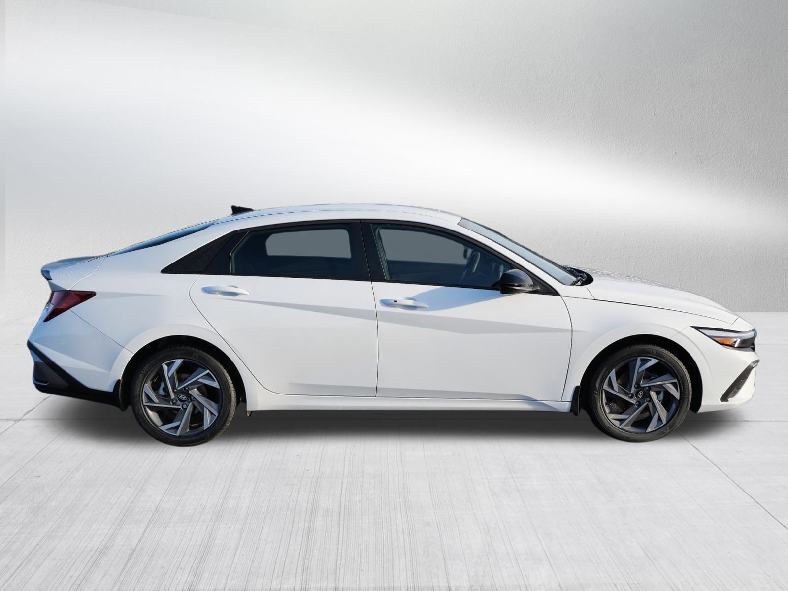 Certified 2025 Hyundai Elantra Sport image 8