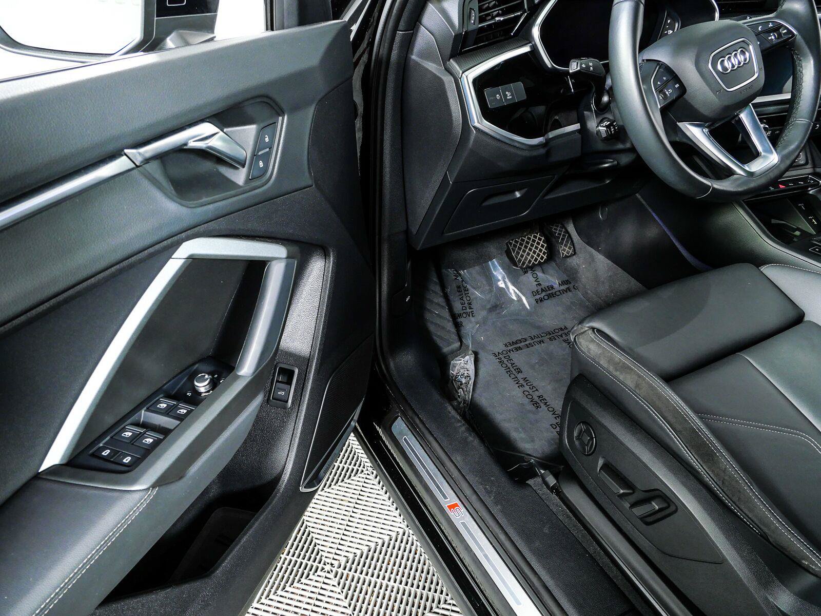 Used 2021 Audi Q3 2.0T Premium Plus w/ Premium Plus Package AWD/4WD image 9
