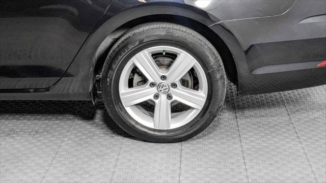 Used 2018 Volkswagen Golf SE FWD image 35