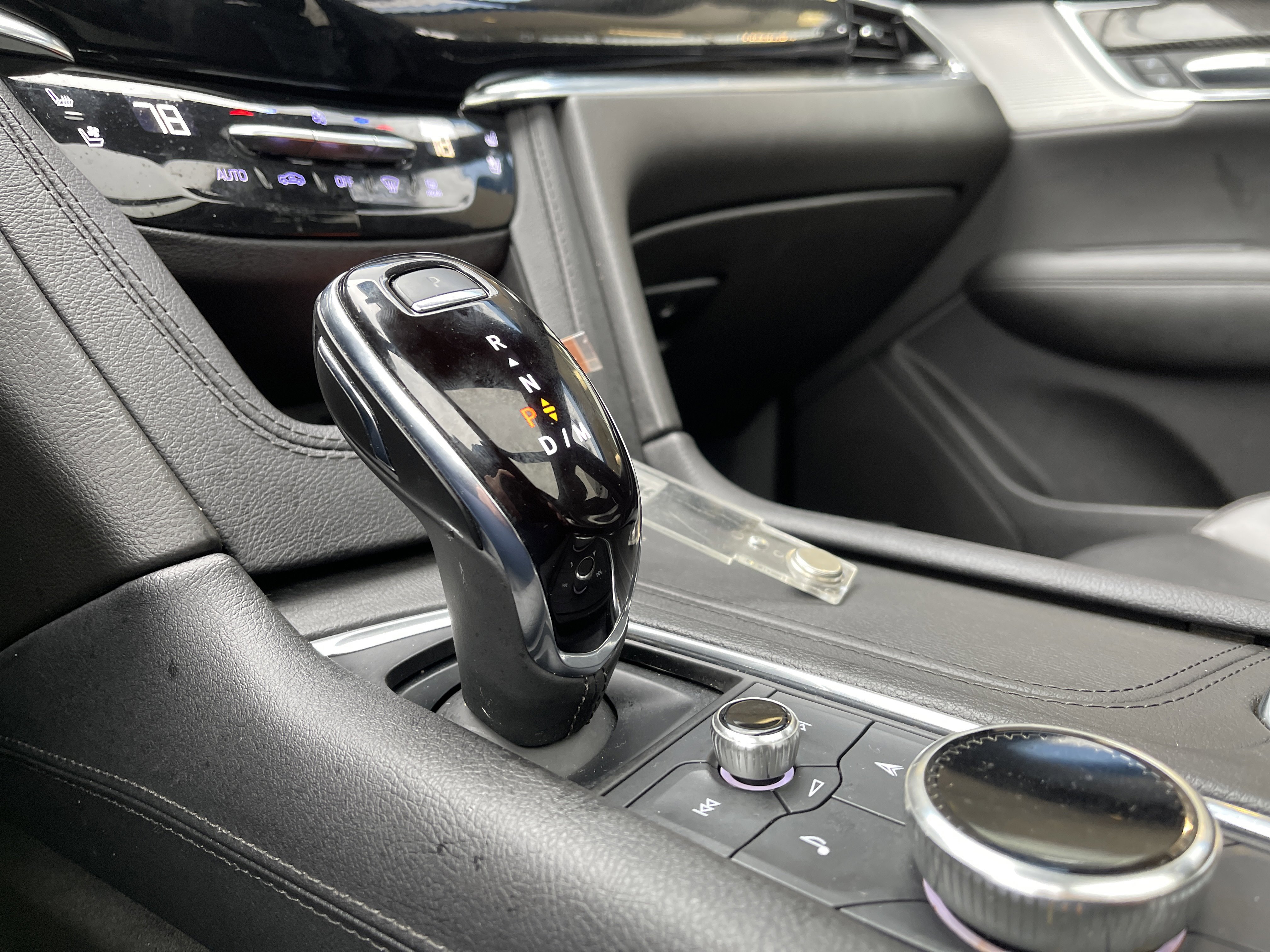 Used 2023 Cadillac XT6 Sport w/ Technology Package image 36