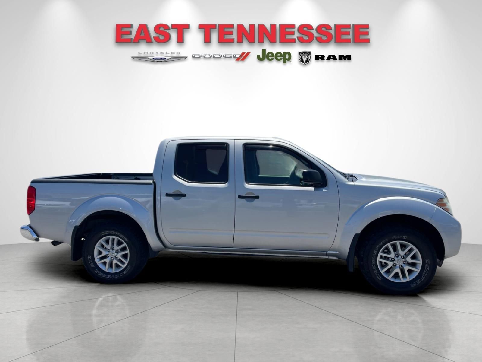 Used 2016 Nissan Frontier SV w/ SV Value Truck Package AWD/4WD image 2