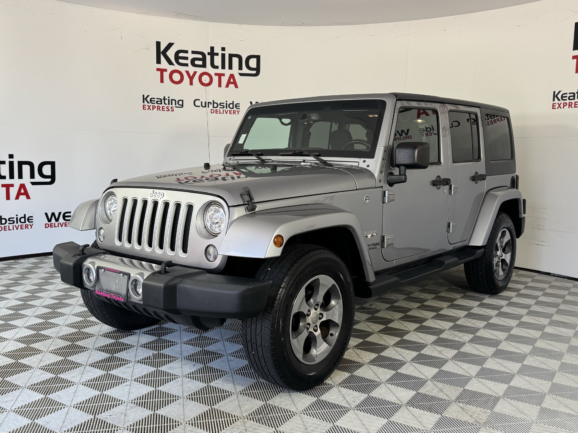 Used 2018 Jeep Wrangler Unlimited Sahara AWD/4WD image 9