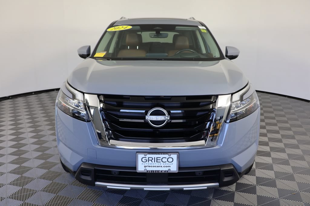 Used 2024 Nissan Pathfinder Platinum AWD/4WD image 3