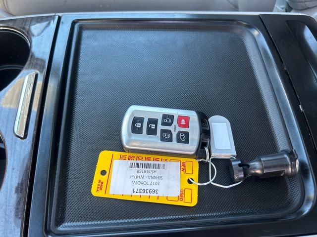 Used 2017 Toyota Sienna XLE w/ XLE Navigation Package AWD/4WD image 26