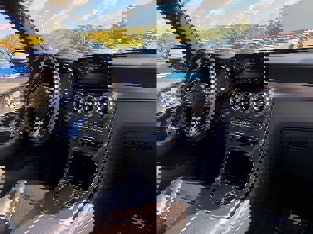 Used 2022 Mercedes-Benz GLC 300 4MATIC w/ Premium Package Lite image 18