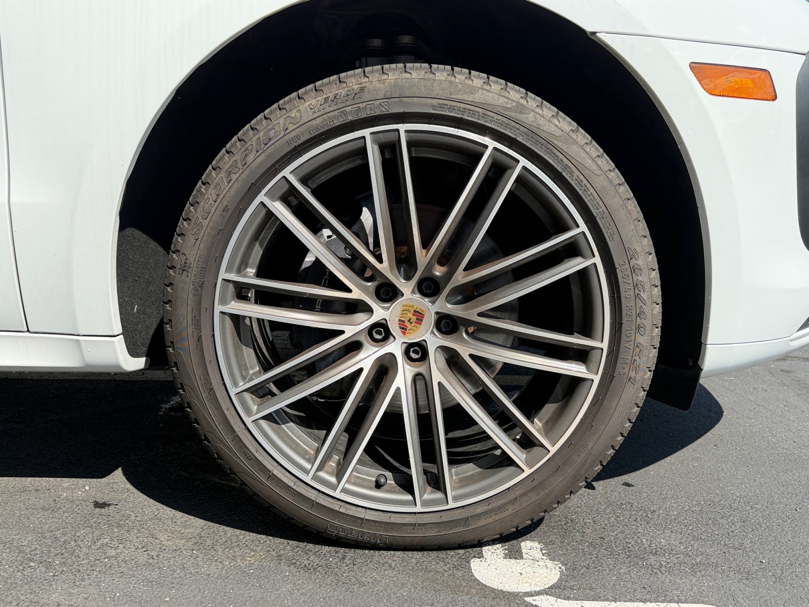 Used 2025 Porsche Macan AWD/4WD image 8