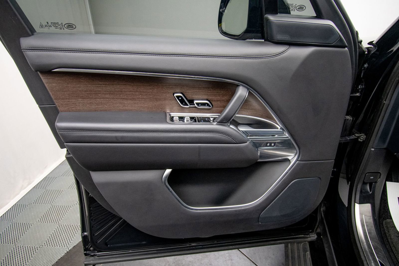 Used 2023 Land Rover Range Rover Autobiography image 25