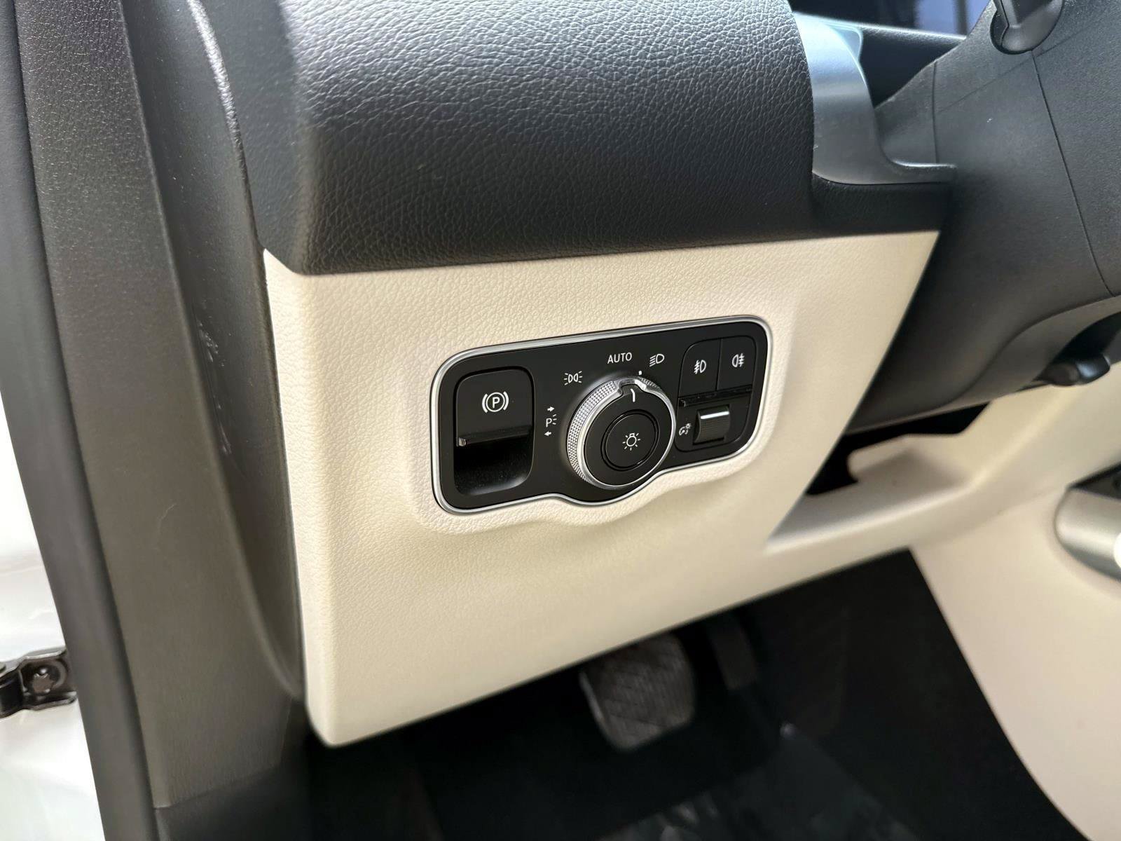 Certified 2021 Mercedes-Benz GLB 250 4MATIC image 21