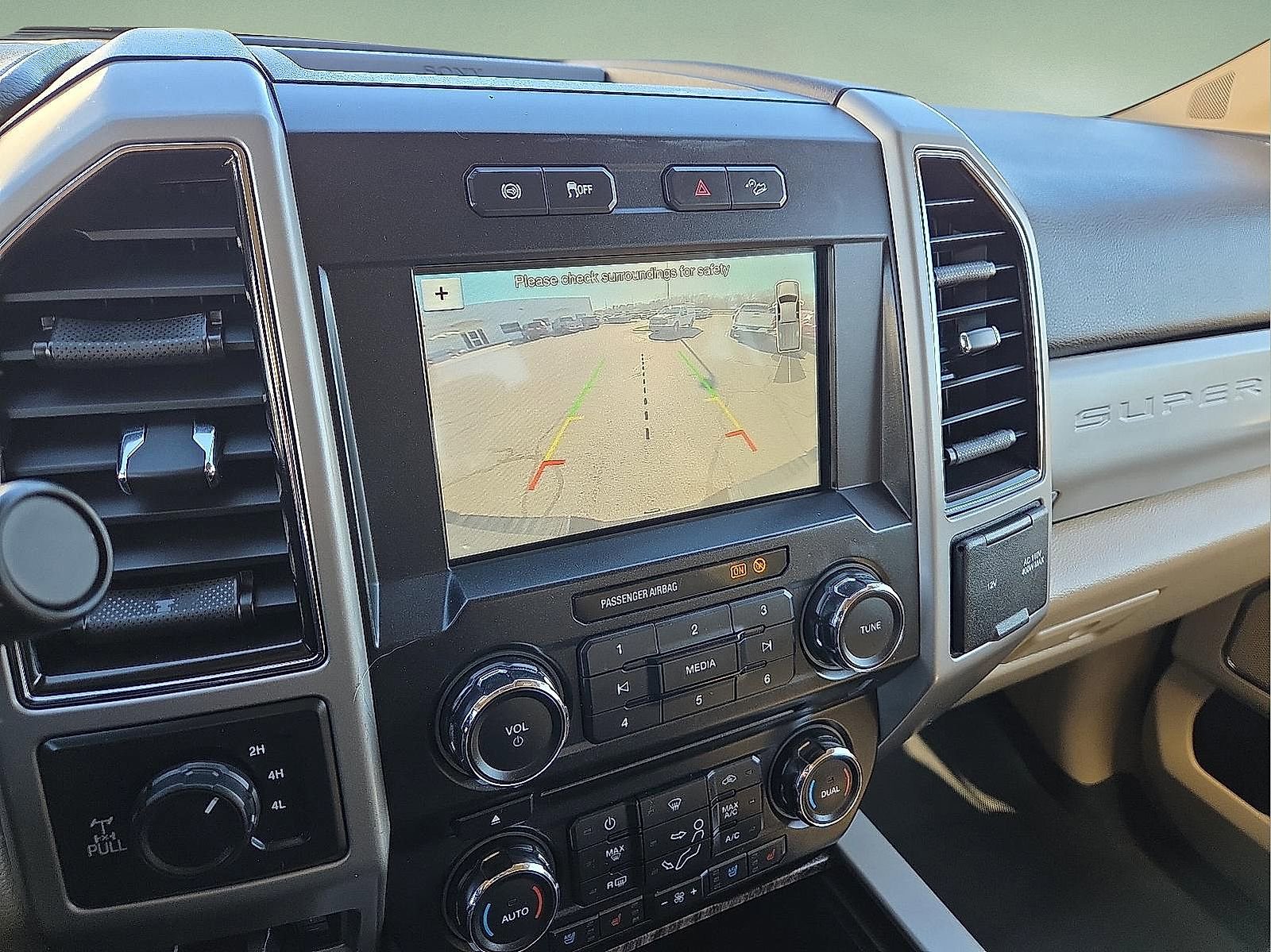 Used 2018 Ford F350 Lariat w/ Chrome Package image 17