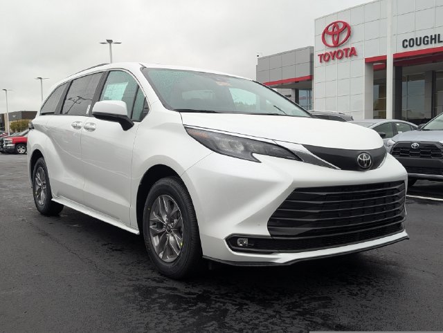 New 2026 Toyota Sienna XLE FWD image 1