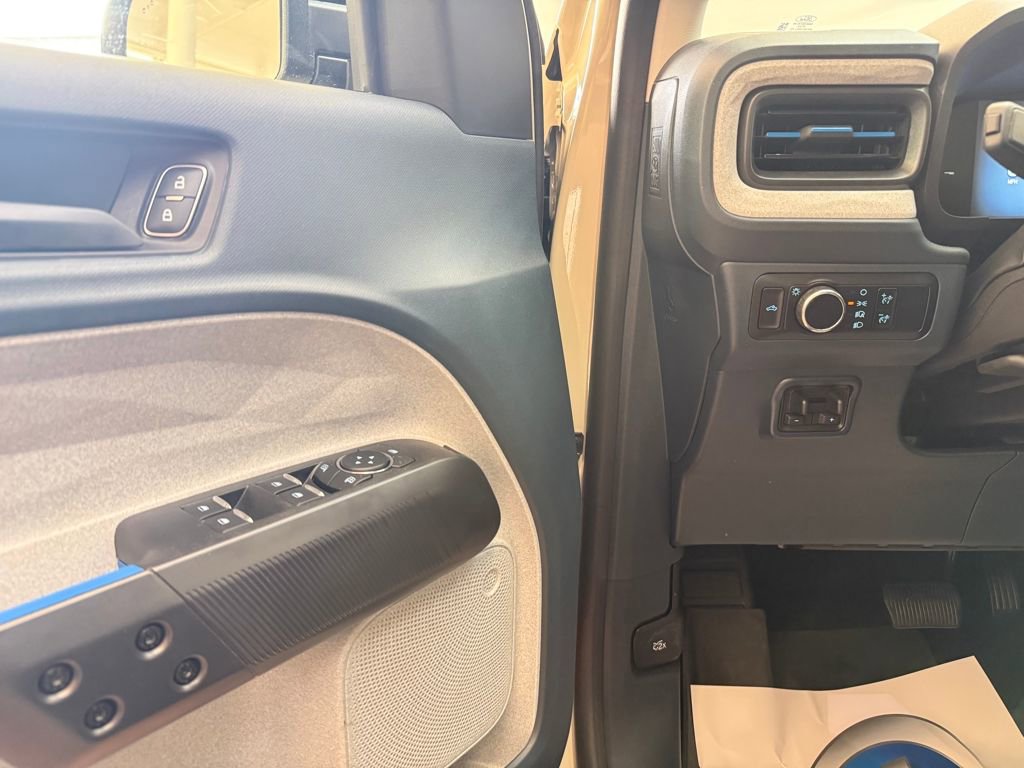 Used 2025 Ford Maverick XLT w/ XLT Luxury Package image 12