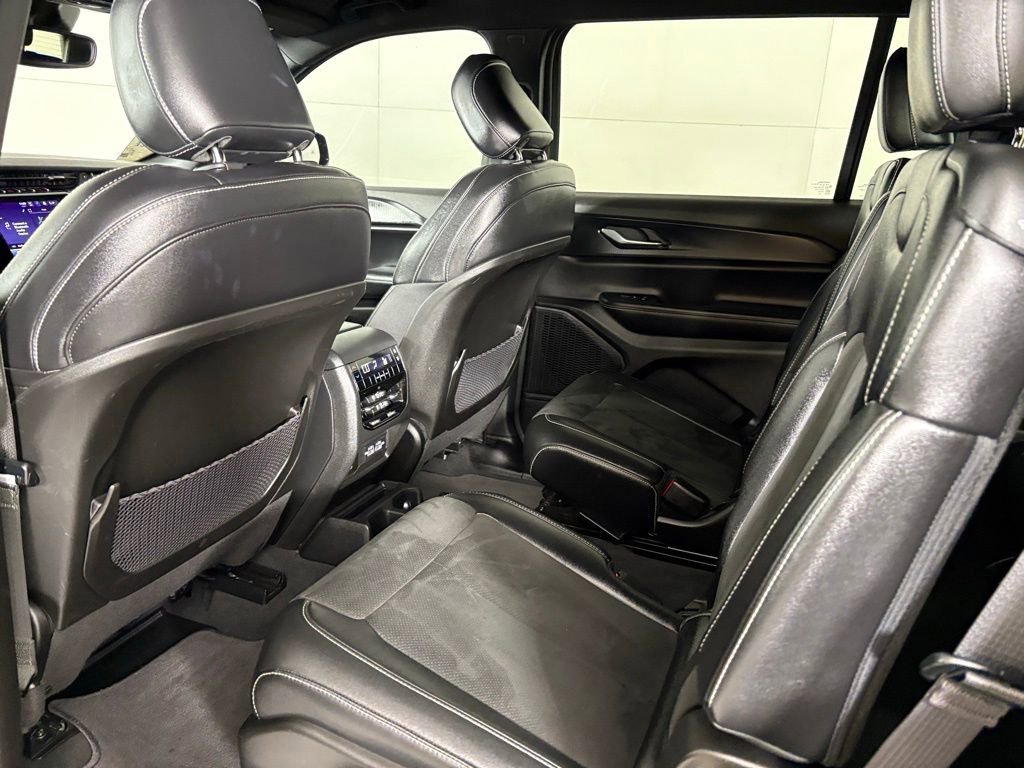 Used 2023 Jeep Grand Cherokee L Laredo AWD/4WD image 36