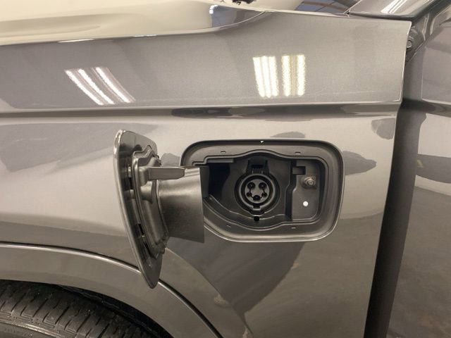 Used 2022 Jeep Grand Cherokee Overland w/ Luxury Tech Group IV image 34