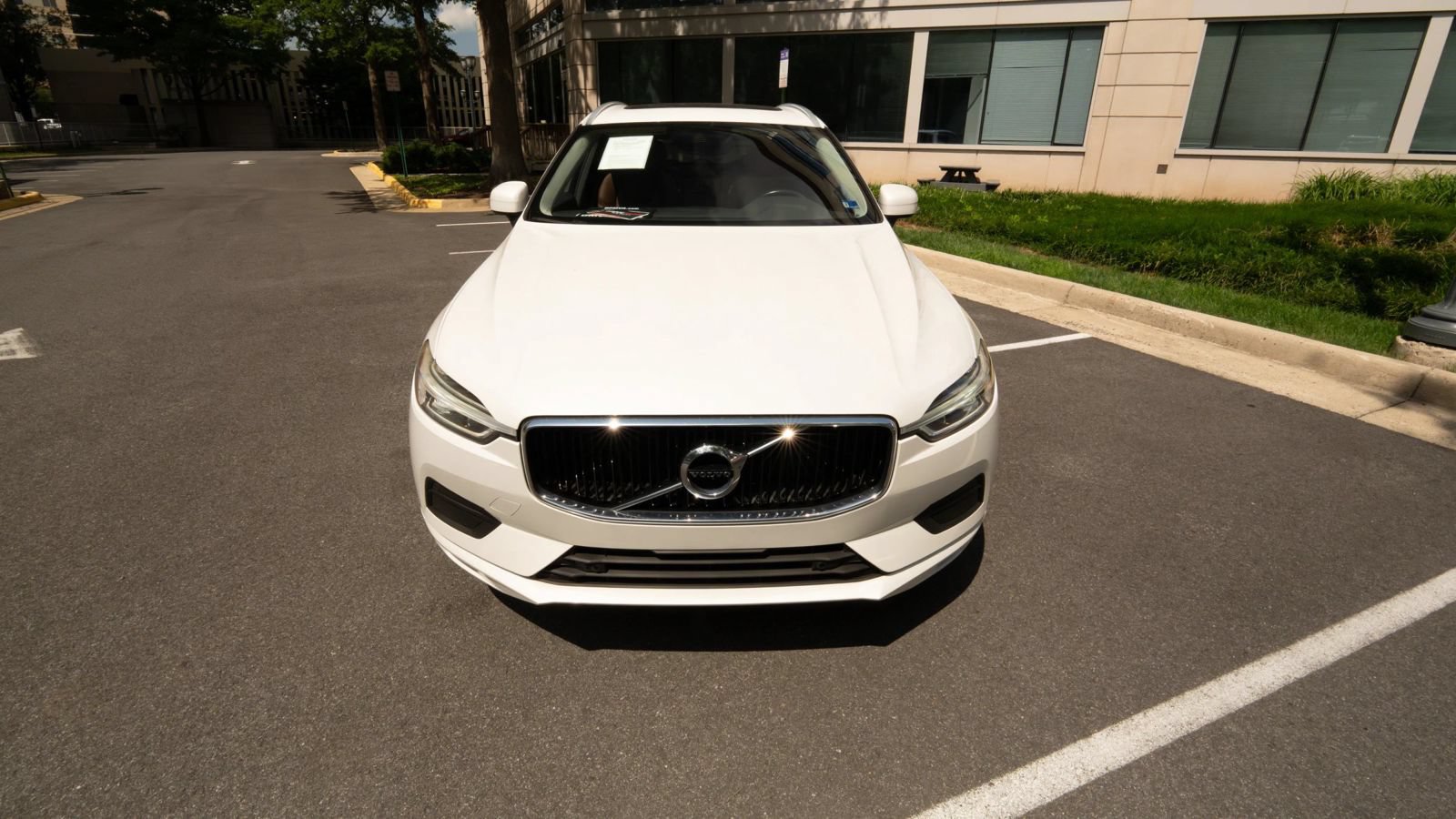 Used 2019 Volvo XC60 T5 Momentum w/ Multimedia Package AWD/4WD image 8