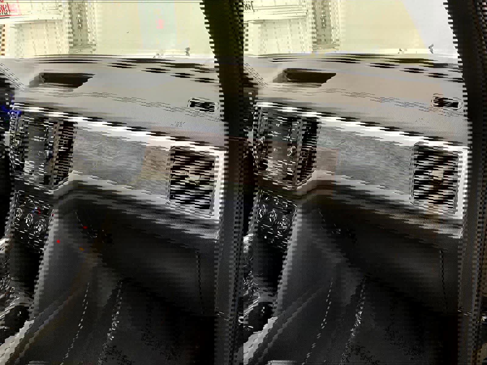 Used 2023 Volkswagen Atlas Cross Sport SE image 19