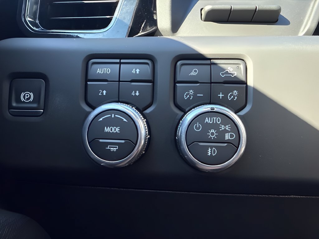 Used 2025 GMC Sierra 2500 AT4X AWD/4WD image 24