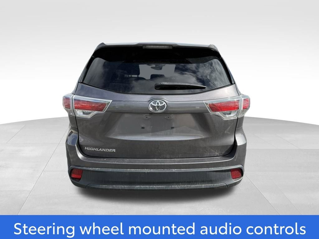 Used 2016 Toyota Highlander LE FWD image 3