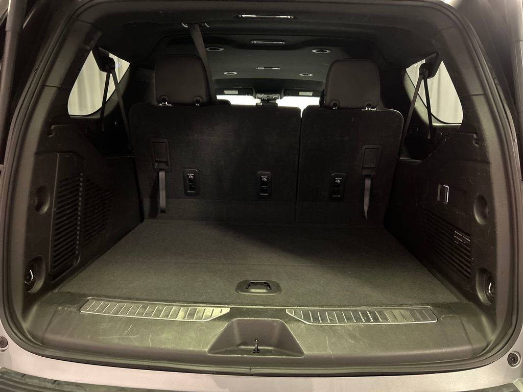 Used 2025 Chevrolet Suburban Z71 image 25