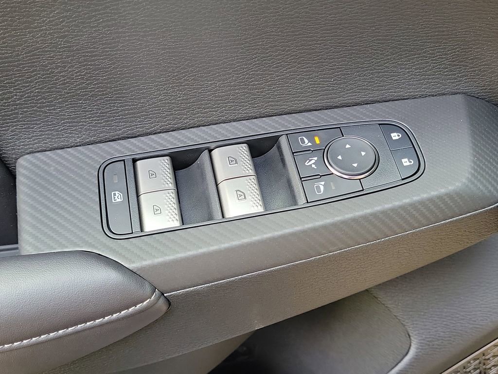 New 2025 Mitsubishi Outlander SE image 25